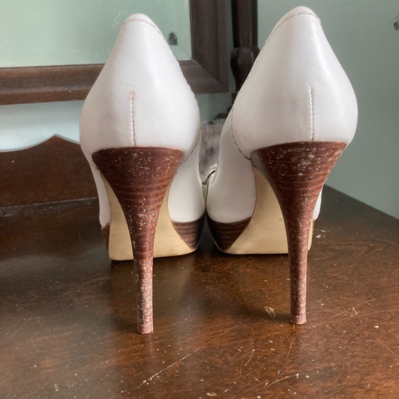 Guess heels( SOLD) - Picture 2 of 3